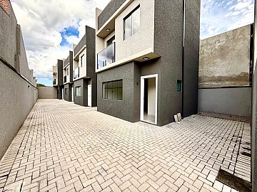 Sobrado Novo em Condom�nio � Venda